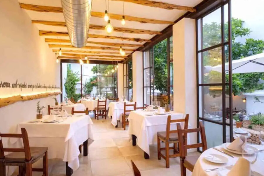 restaurant és ventall Eivissa 2019 01 1 900x600 1