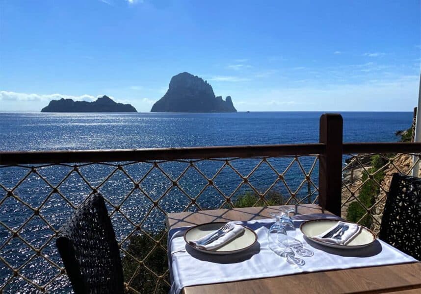 I ristoranti sulla spiaggia più classici di Ibiza