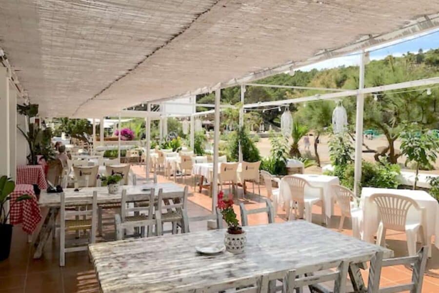 I ristoranti sulla spiaggia più classici di Ibiza