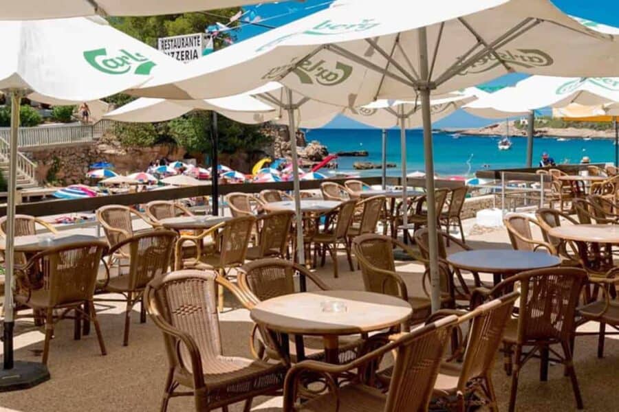 I ristoranti sulla spiaggia più classici di Ibiza