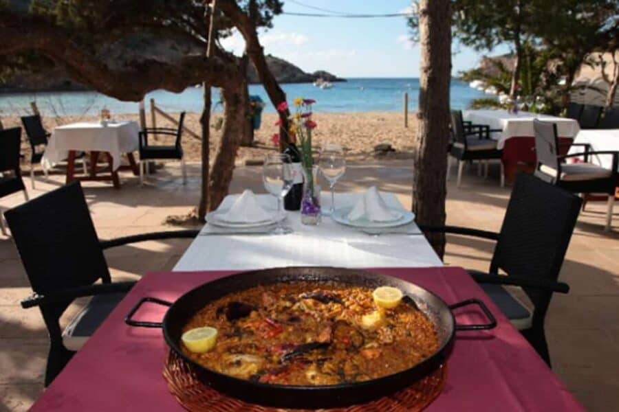 I ristoranti sulla spiaggia più classici di Ibiza