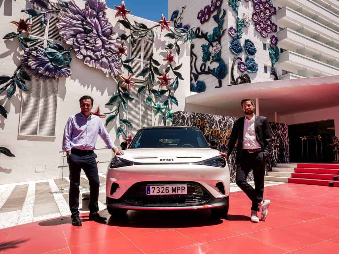 Ushuaïa Ibiza Beach Hotel располагает парком смарт-автомобилей ограниченного выпуска для своих клиентов.