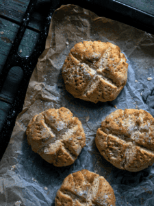 apple and whte cheddar scones 