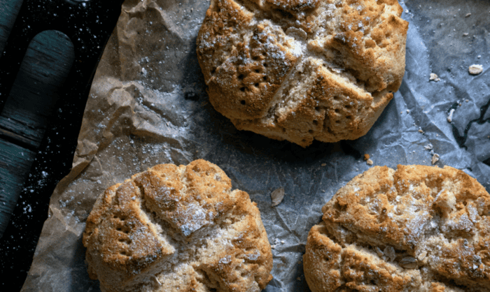 apple and whte cheddar scones