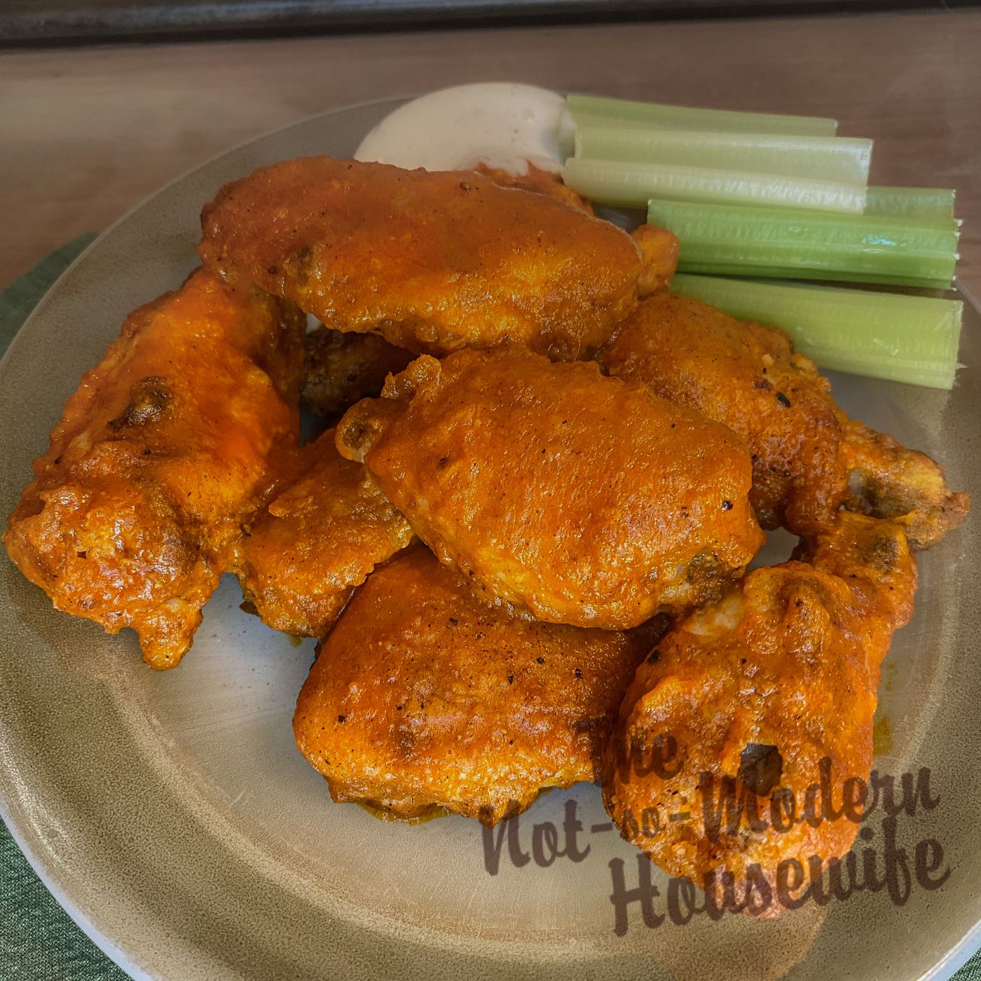 How to Make Delicious Cast Iron Chicken Wings at Home for a Fraction of the Cost