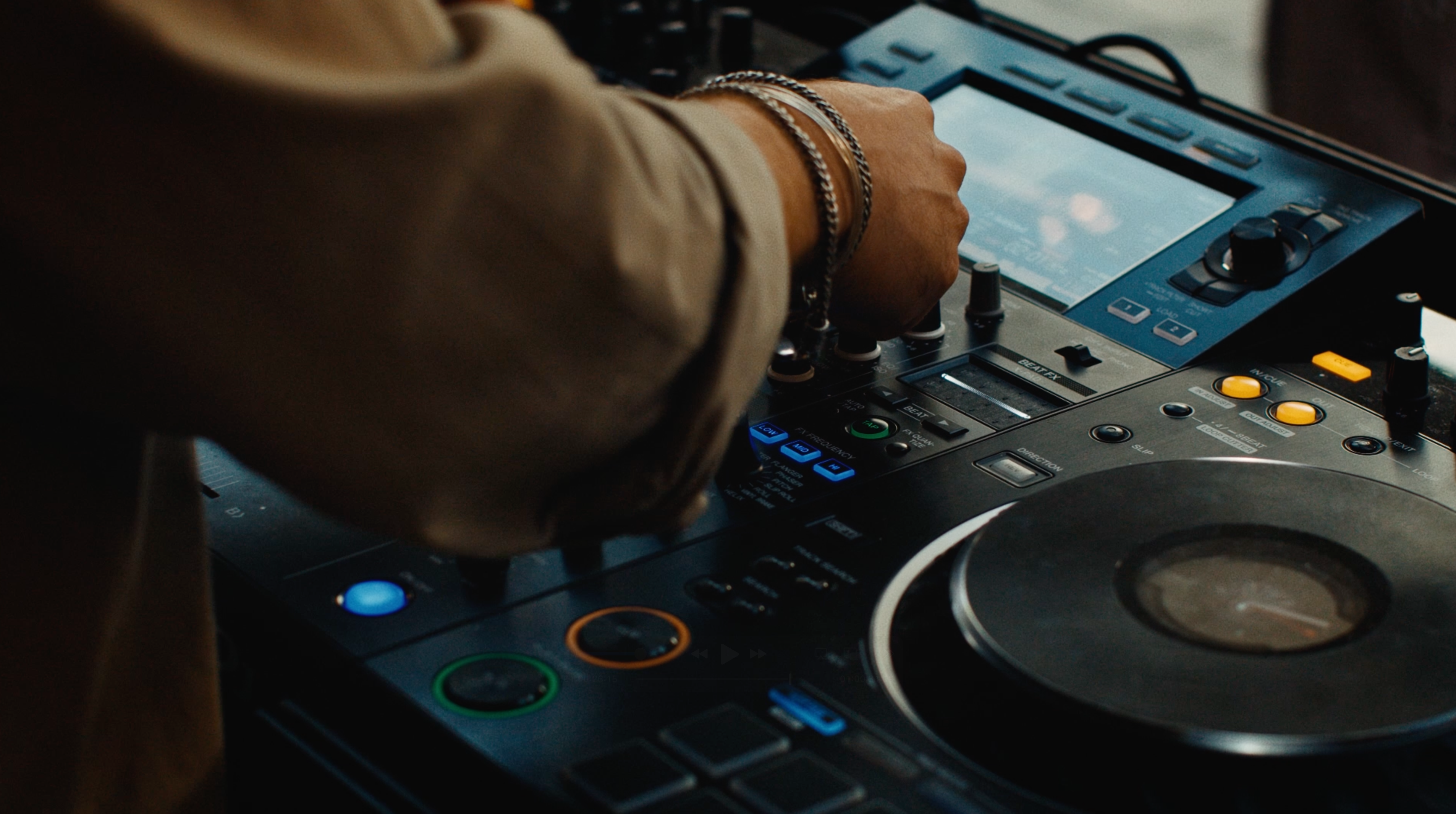 DJ