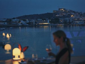 Dîner gastronomique avec vue sur la mer.