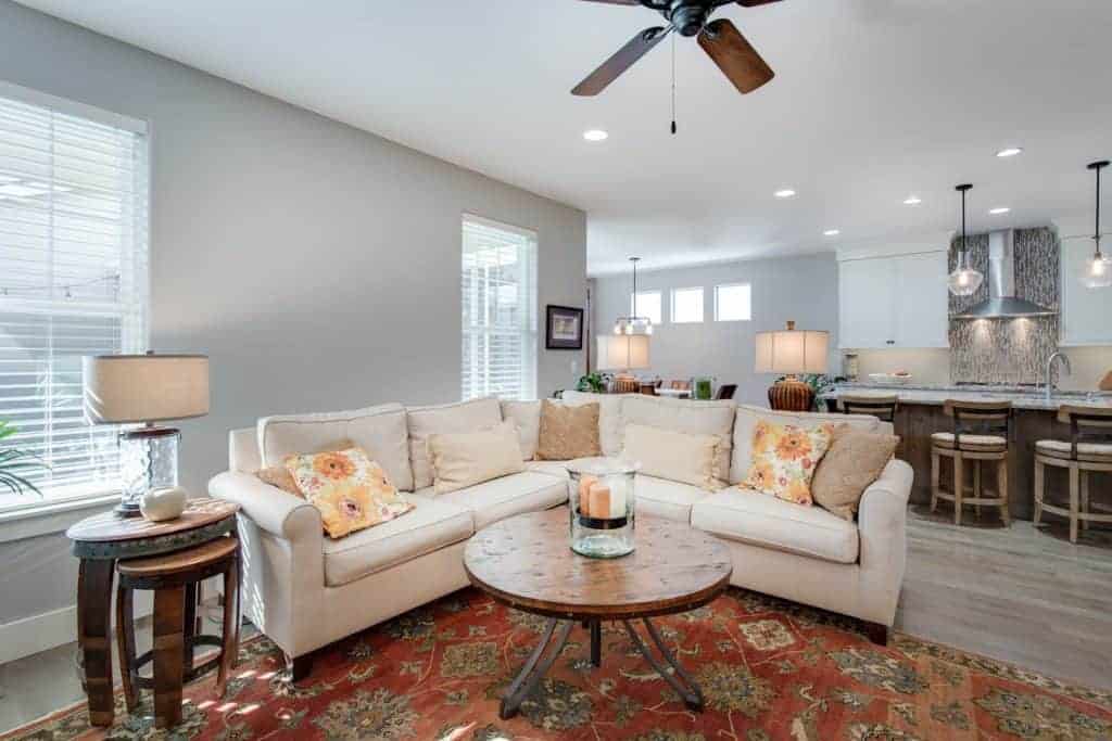 uncluttered room - how to make a room feel bigger
