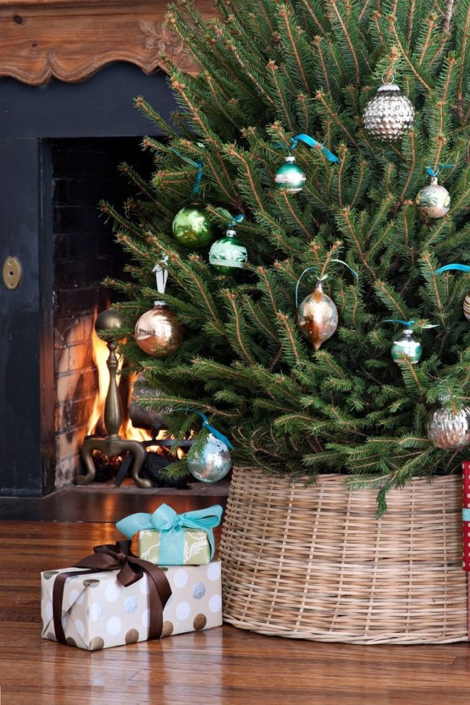 rustic simple christmas tree