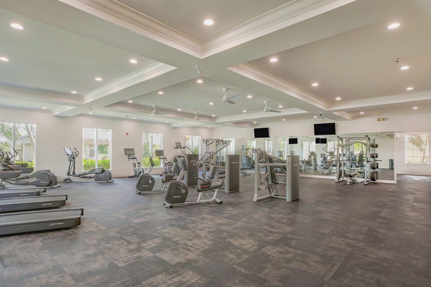 High-Rise Apartments in Pembroke Pines, FL