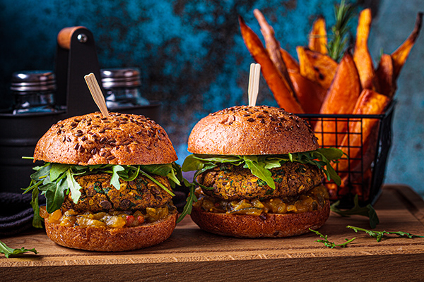 Vegan lentil burger with arugula, mustard sauce, fresh vegetable שני בורגרים טבעוניים