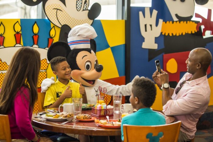 Reasons Why A Character Meal is a Great Idea On Your Disney Vacation 4