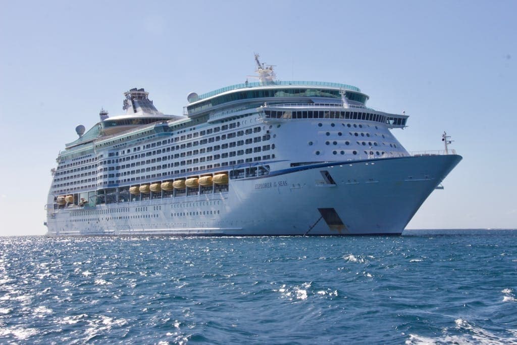 Discover essential first time cruise tips on choosing the right cruise, packing effectively, and making the most of your voyage.