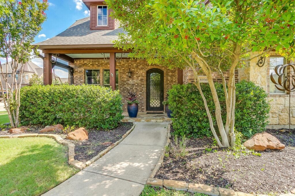 An image that shows 8956 Glendara Drive (4 Of 71)