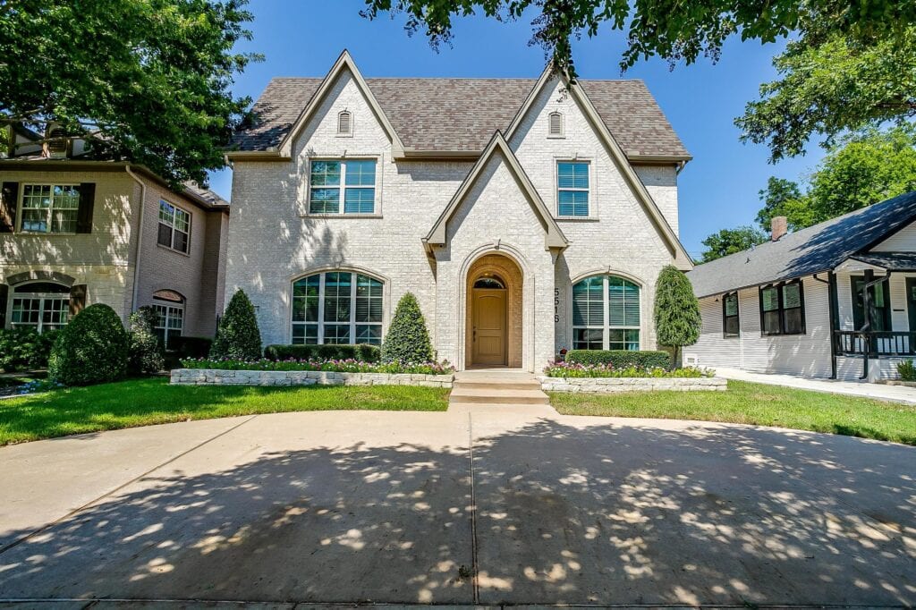 An image that shows 5516 Pershing Ave. (2 Of 42)