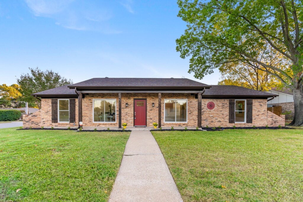 An image that shows 00 1 Web Or Mls 6212 Gayle Dr 1