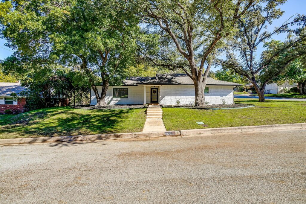 An image that shows 1809 Versailles Rd (2 Of 46)