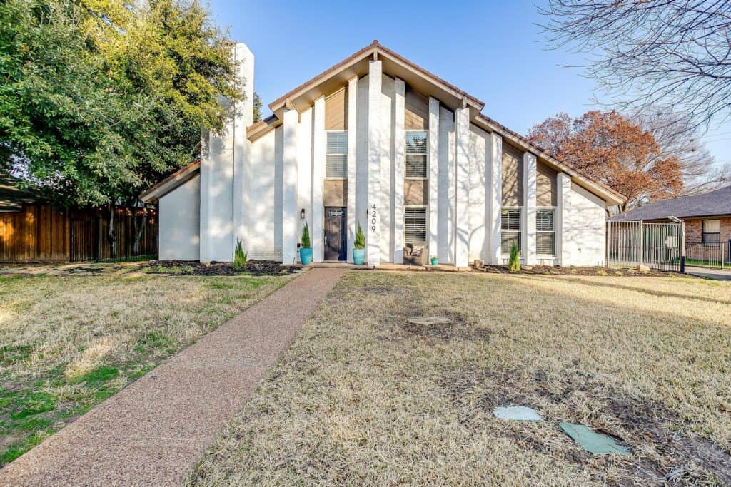 An image that shows 4209 Lake Vista Dr (2 Of 61)