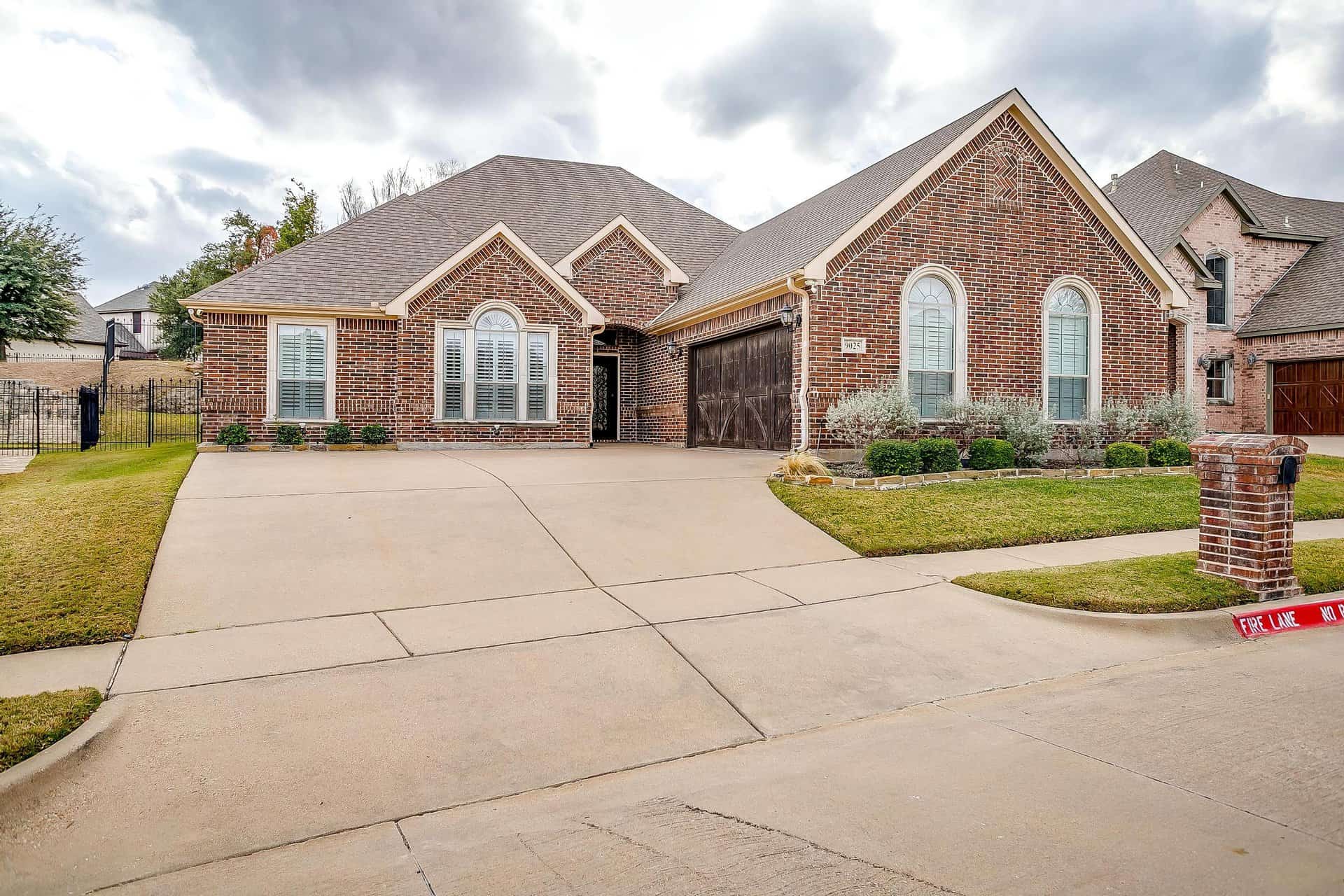 An image that shows 9025 Reata West Dr (3 Of 11)