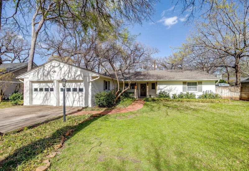 An image that shows 3209 Tanglewood Trail (2 Of 44)