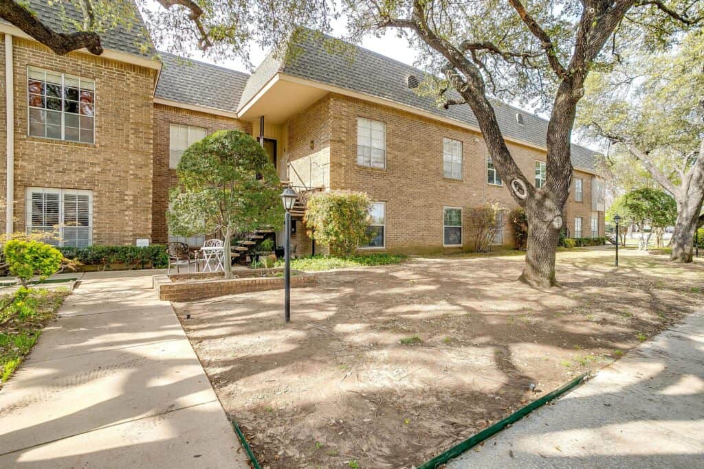 An image that shows 4444 Harlanwood # 117 (1 Of 41)