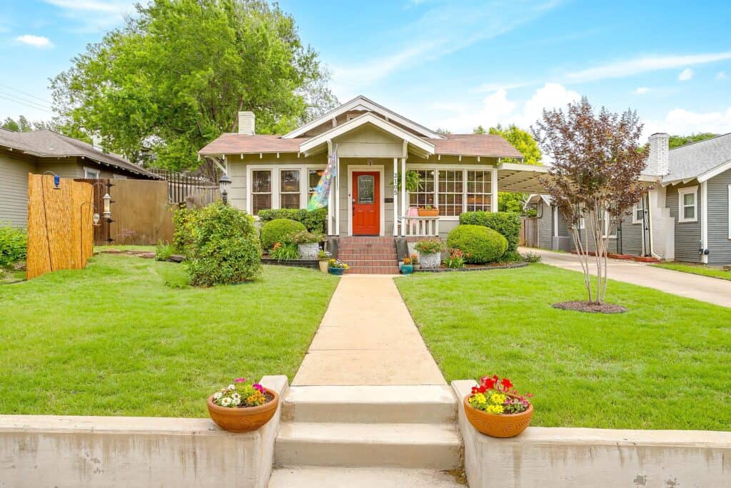 An image that shows 2105 Western Ave (1 Of 45)