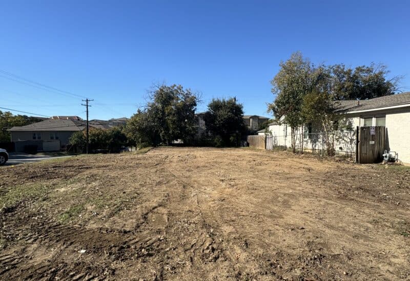 An image that shows 2736 Forest Park Blvd Dirt