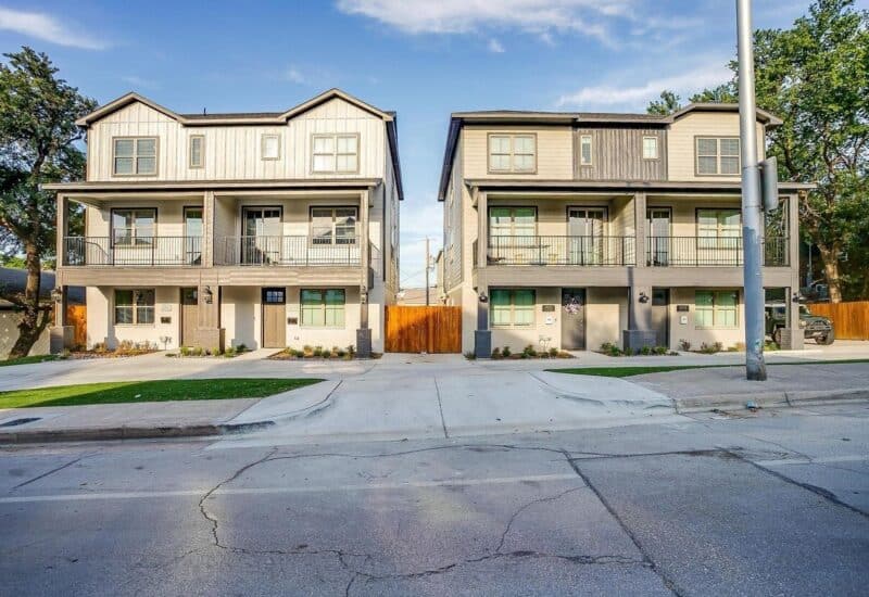 An image that shows 2829 & 2833 Forest Park Blvd