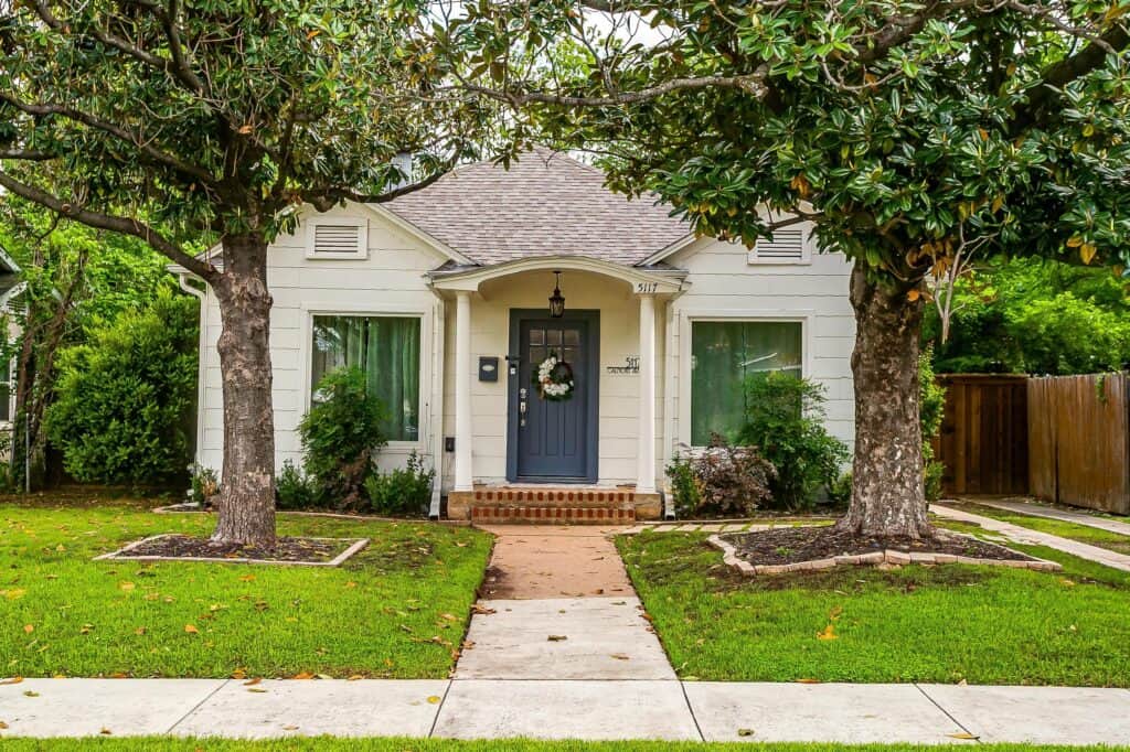 An image that shows 5117 Calmont Ave (4 Of 41)