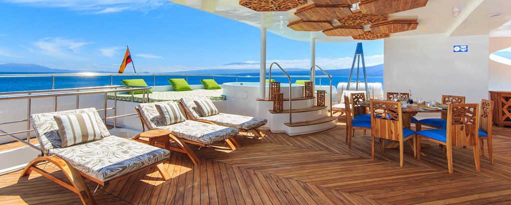 Galapagos Cruise Elite Catamaran Hot Tub