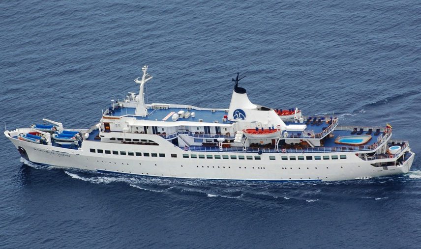 Galapagos Large Cruise Ships