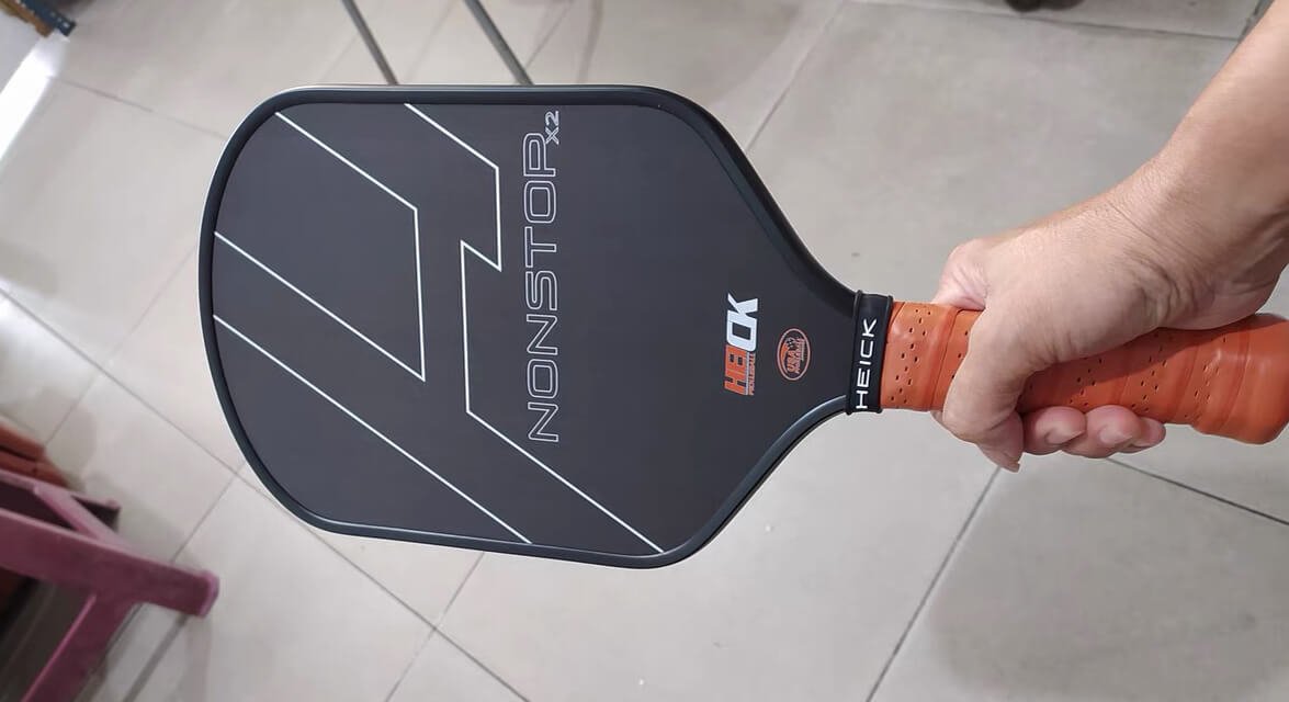 Pickleball paddle Player_02