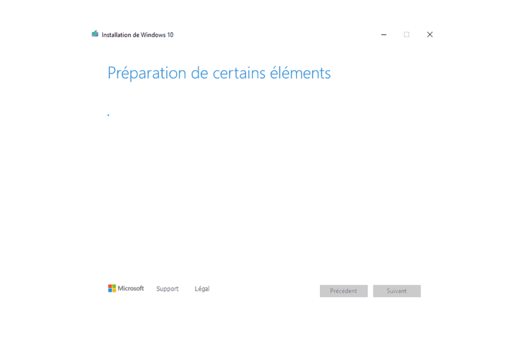 Installation de Windows 10 en cours - Préparation des éléments essentiels pour une installation réussie.