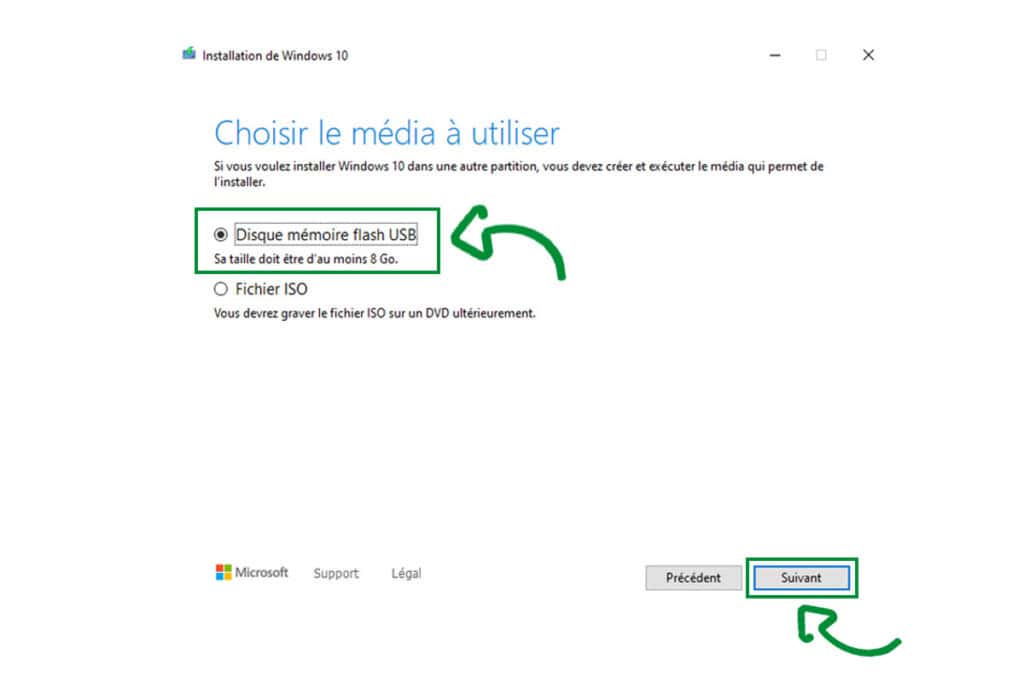 Disque mémoire flash USB de 8 Go pour installer Windows 10, sélectionné comme média d'installation dans le processus de création de support.