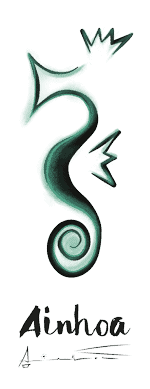 Figura de caballito de mar y corona, logo de Ainhoa Alfaro Irastorza en tonos verdes y negro.