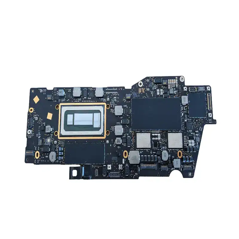 Panneau de circuit imprimé pour réparation d'ordinateur portable, contenant divers composants électroniques, processeur, et connecteurs, utilisé dans la fabrication ou la réparation de PC portables.