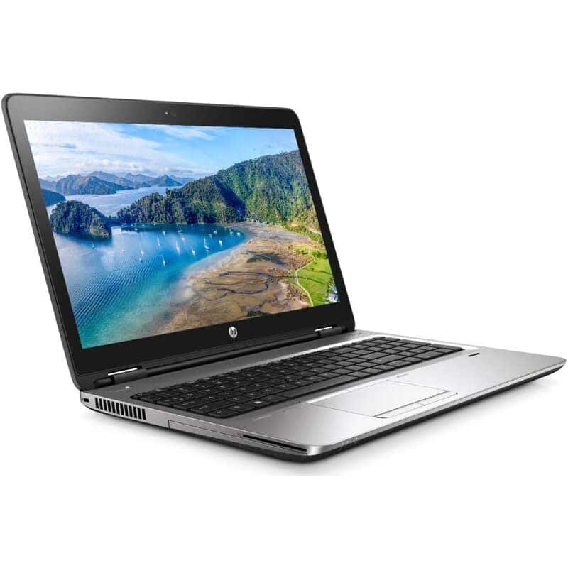 Ordinateur portable HP avec écran affichant un paysage naturel de lac et montagnes, idéal pour la bureautique et le divertissement.