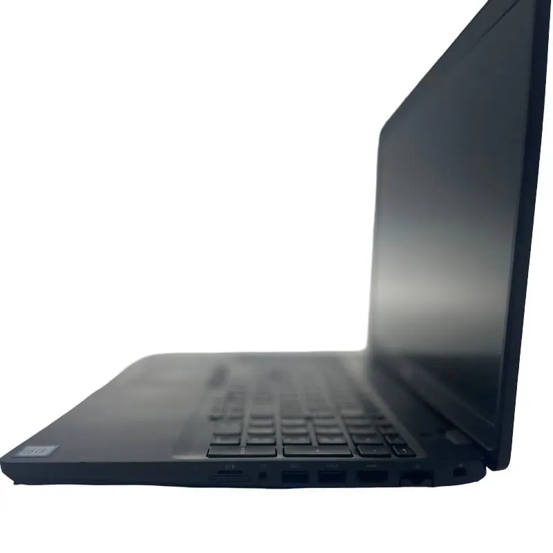 Ordinateur portable noir ouvert, vue latérale, sur fond blanc, pour la technologie et l'informatique.