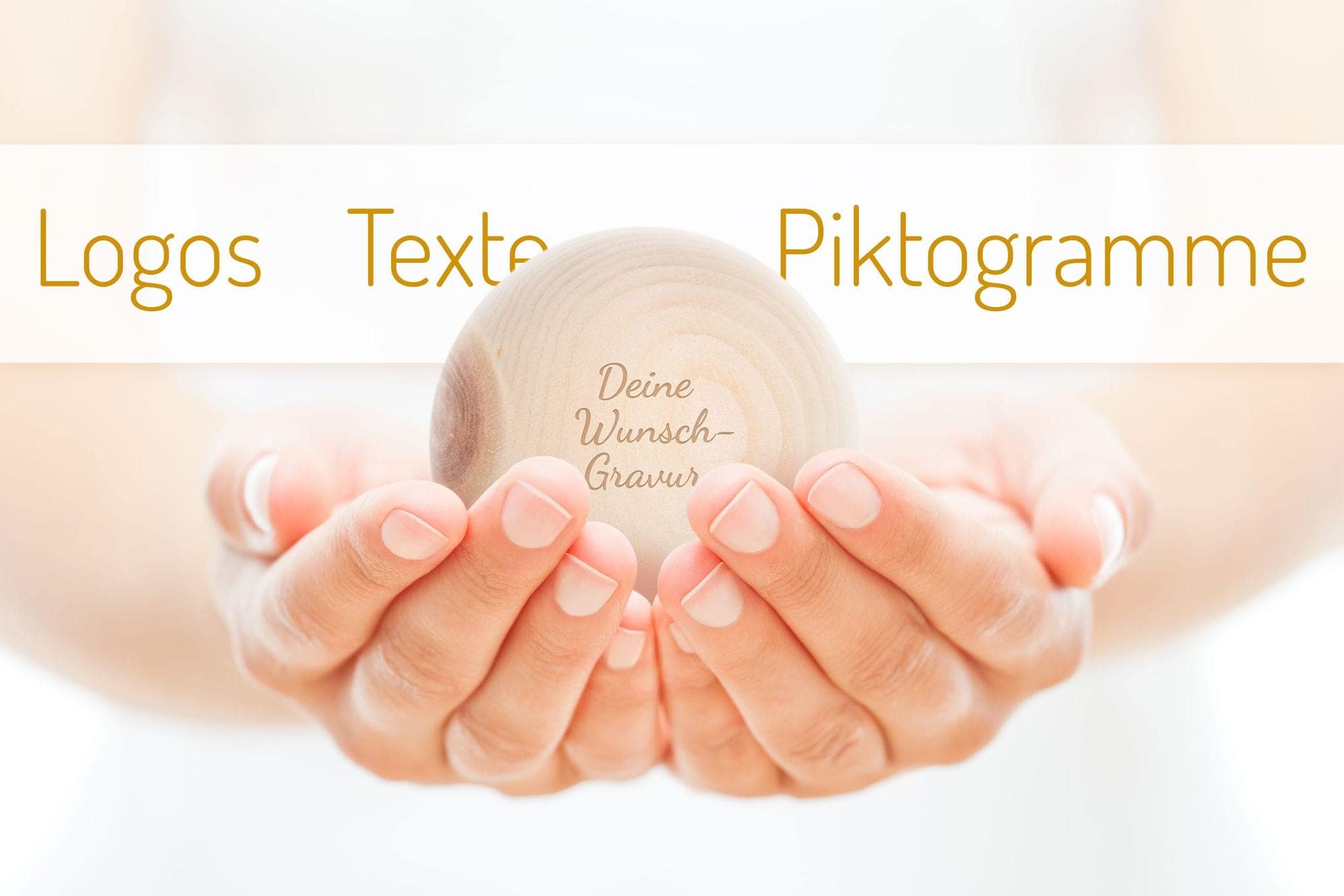 ZirbenKugel pers Erde Haende iStock TommL