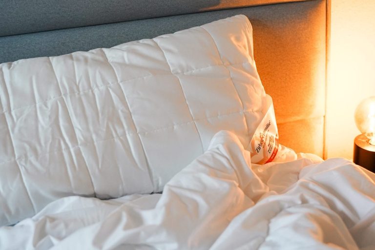 ZirbenSchlafkissen im Bett