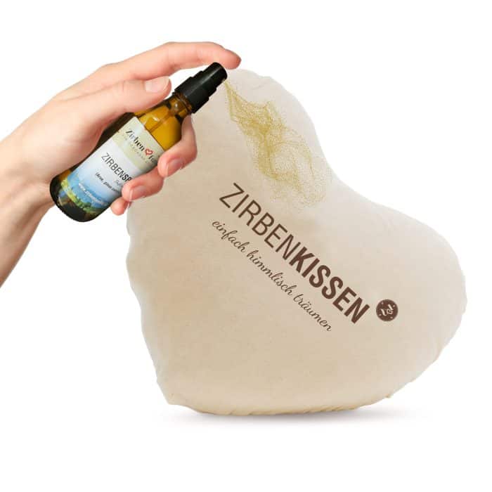 1206_ZirbenKissen_Herz_natur_Spray.jpg