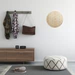 ZirbenWand-Deckendekor_Garderobe_iStock-648055104_ExperienceInteriors.jpg