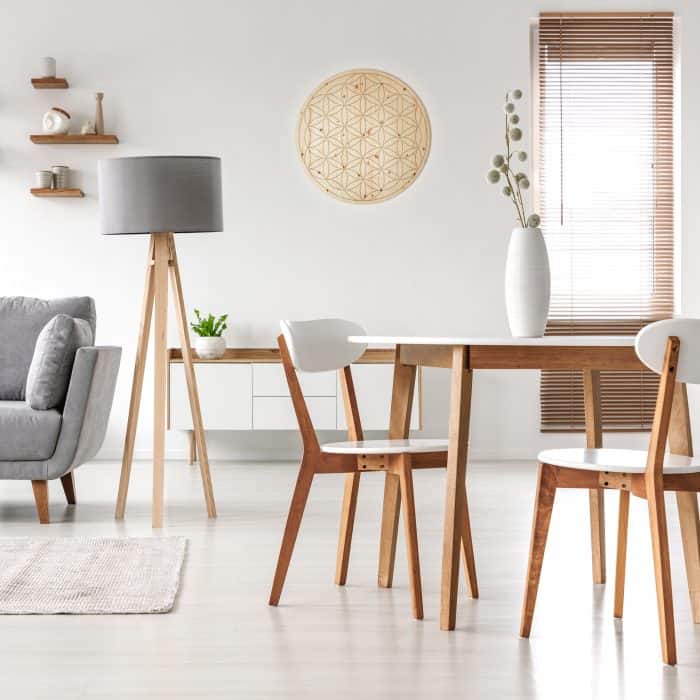 ZirbenWand-Deckendekor_Wohnzimmer_iStock-968086564_KatarzynaBialasiewicz_square.jpg