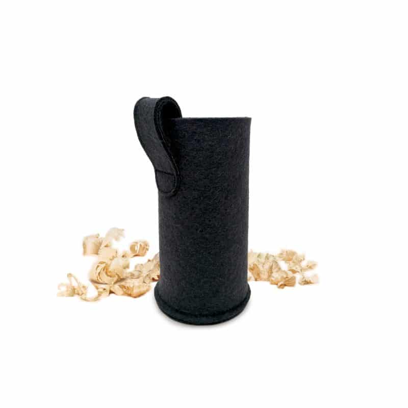 1020-1_ZirbenTrinkflasche_Filztasche_600ml_mit-Flocken.jpg