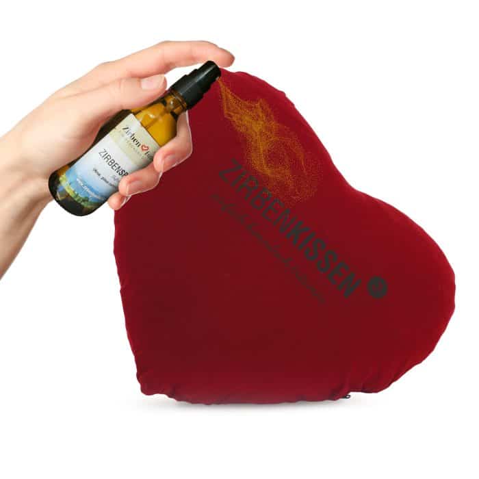 1207_ZirbenKissen_Herz_rot_Spray.jpg