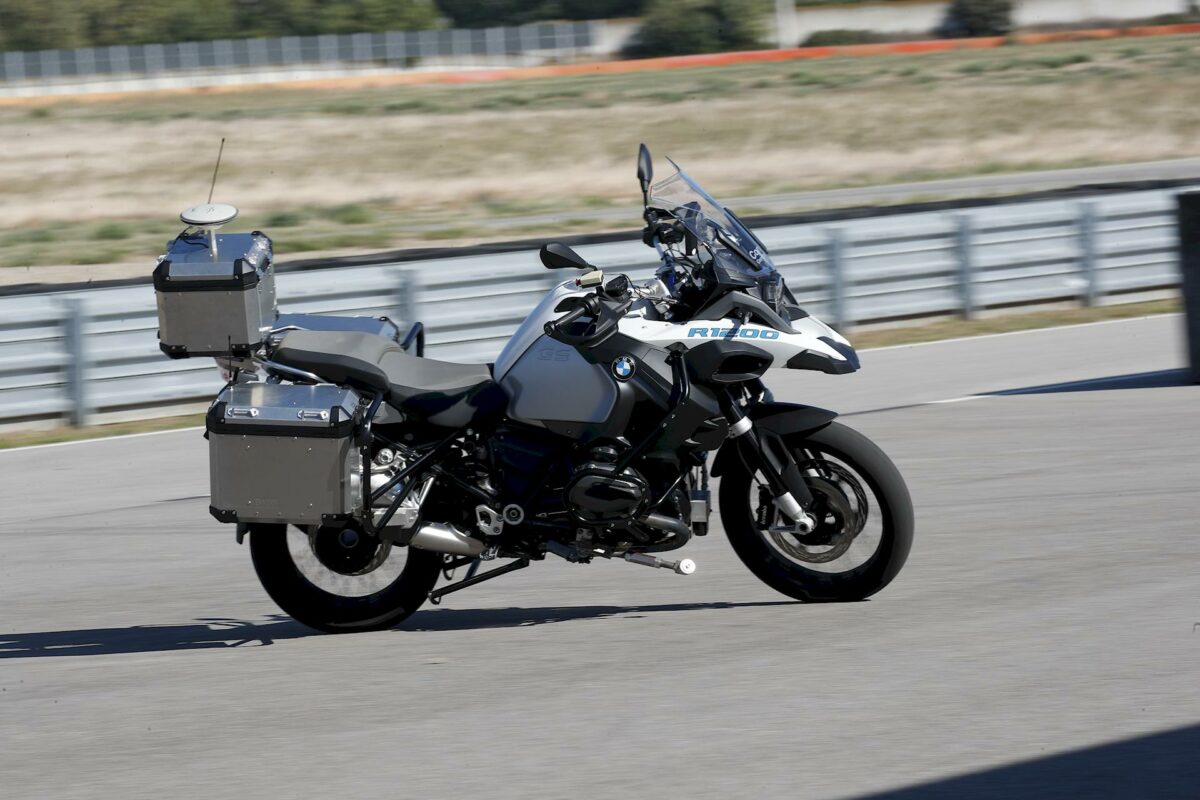 BMW R1200 GS a guida autonoma