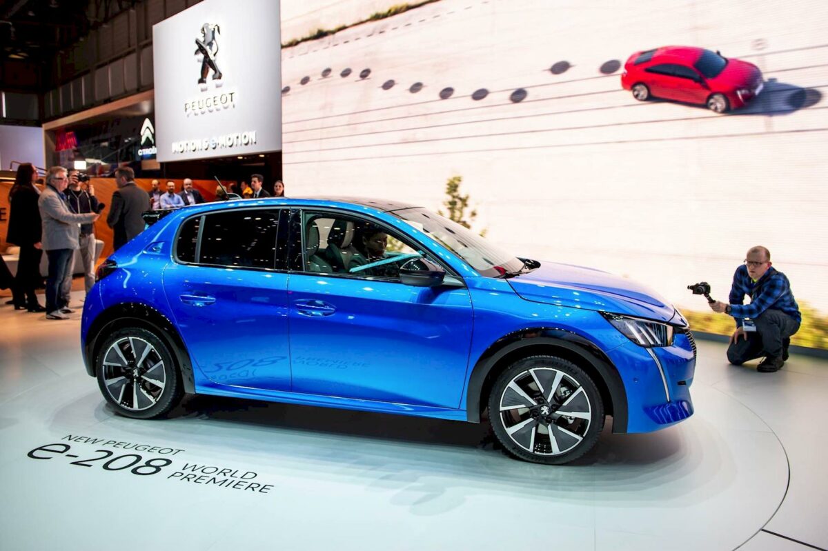 Peugeot e-208