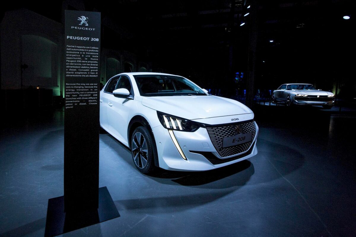 Peugeot e-208
