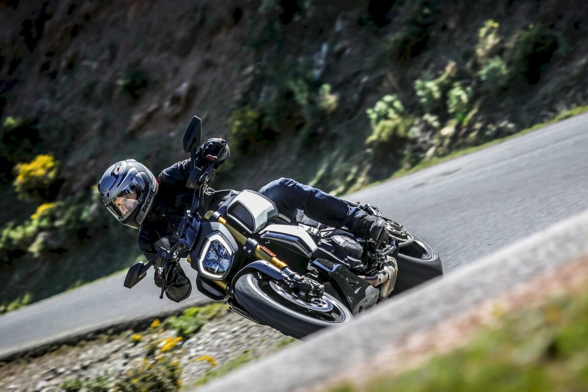 Ducati_Diavel_1260_S_action