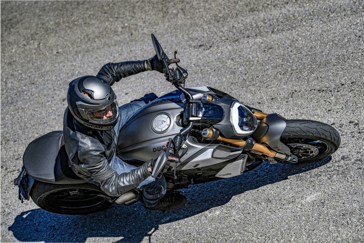 Ducati_Diavel_1260_S_action